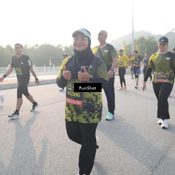 Runner Photo 6878819