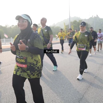 Runner Photo 6878863