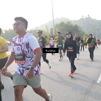Runner Photo 6878899
