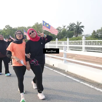 Runner Photo 6878915