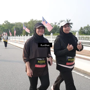 Runner Photo 6879013