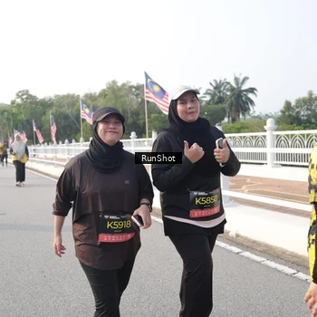 Runner Photo 6879015