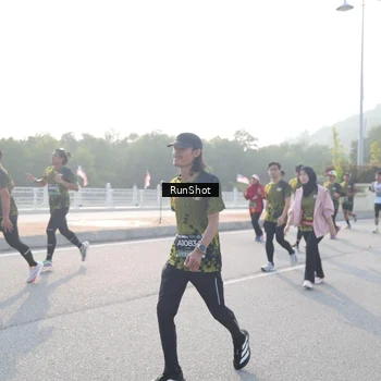 Runner Photo 6879051