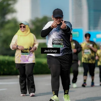 Runner Photo 6879055
