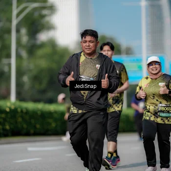 Runner Photo 6879057