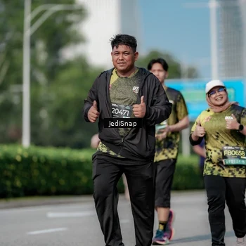Runner Photo 6879091