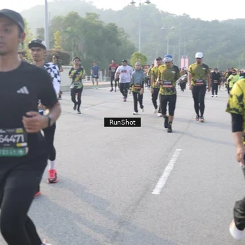 Runner Photo 6879121