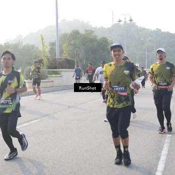 Runner Photo 6879140