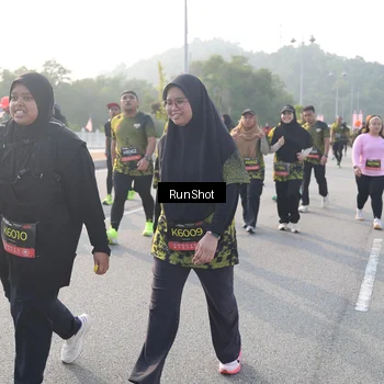 Runner Photo 6879345