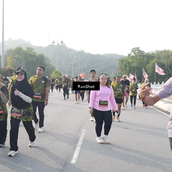 Runner Photo 6879388