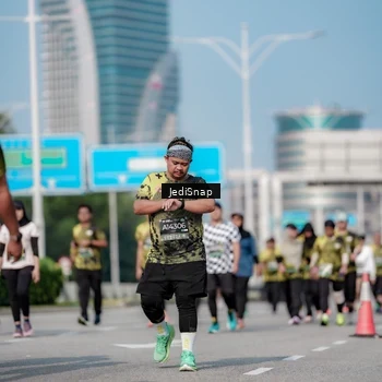 Runner Photo 6879546