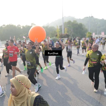 Runner Photo 6879677