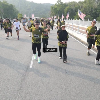 Runner Photo 6879803