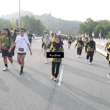 Runner Photo 6879940