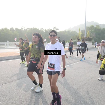 Runner Photo 6879992