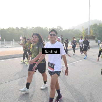 Runner Photo 6880003