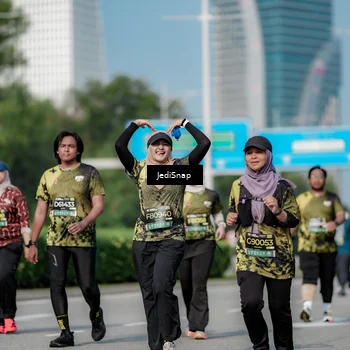 Runner Photo 6880007