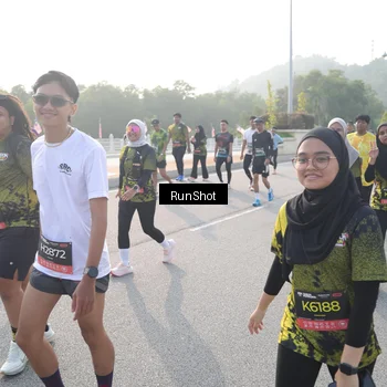 Runner Photo 6880010