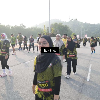 Runner Photo 6880015