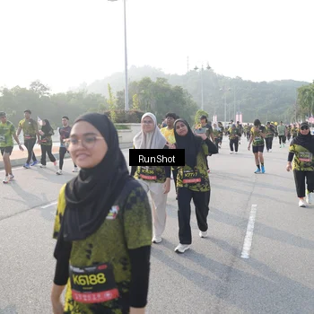 Runner Photo 6880016