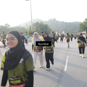 Runner Photo 6880018