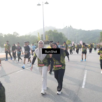 Runner Photo 6880033