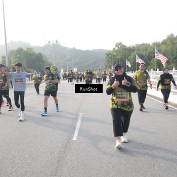 Runner Photo 6880072