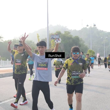 Runner Photo 6880099