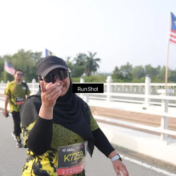 Runner Photo 6880109