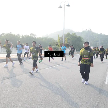 Runner Photo 6880208