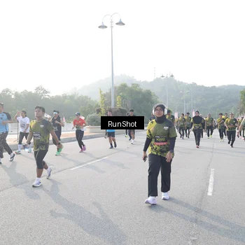 Runner Photo 6880215