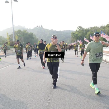 Runner Photo 6880290