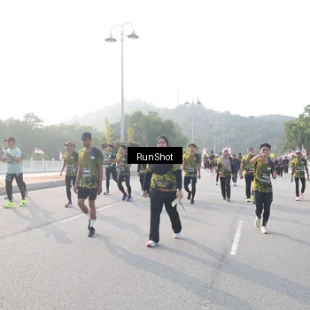 Runner Photo 6880335