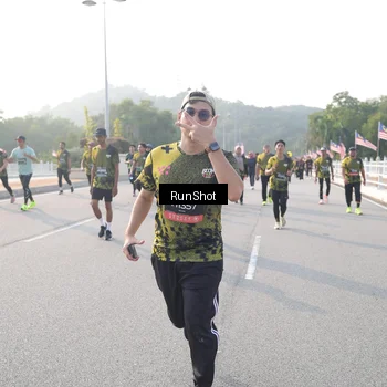 Runner Photo 6880342