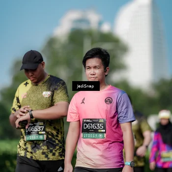 Runner Photo 6880343