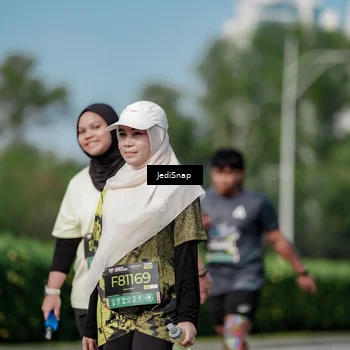Runner Photo 6880365