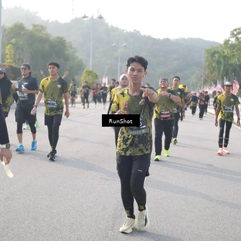Runner Photo 6880375