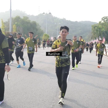 Runner Photo 6880381