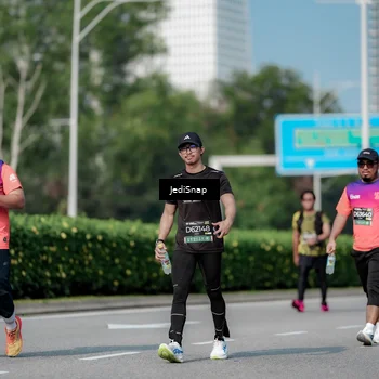 Runner Photo 6880407