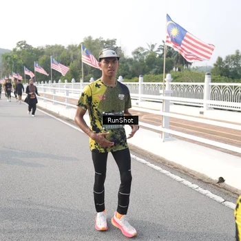 Runner Photo 6880555