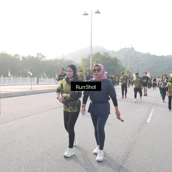 Runner Photo 6880598