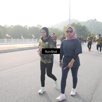 Runner Photo 6880622