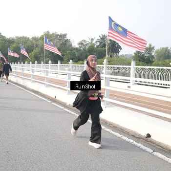 Runner Photo 6880630