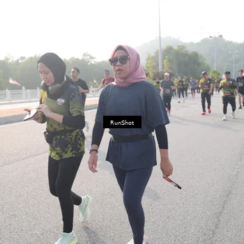 Runner Photo 6880632