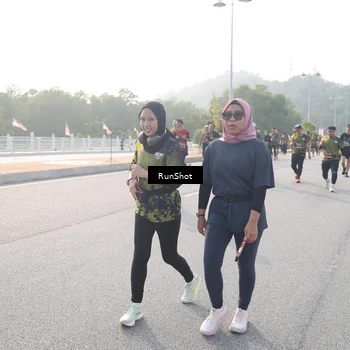 Runner Photo 6880669