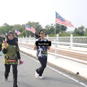 Runner Photo 6880684