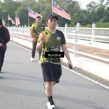 Runner Photo 6880881