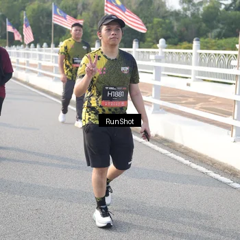 Runner Photo 6880940