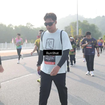 Runner Photo 6881002