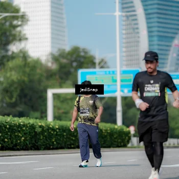 Runner Photo 6882410
